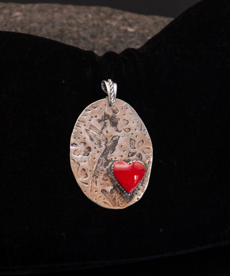 J138 Oval Embossed Silver Hummingbird Pendant with Rosarita Heart