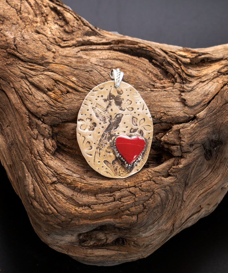 J138 Oval Embossed Silver Hummingbird Pendant with Rosarita Heart - Image 3