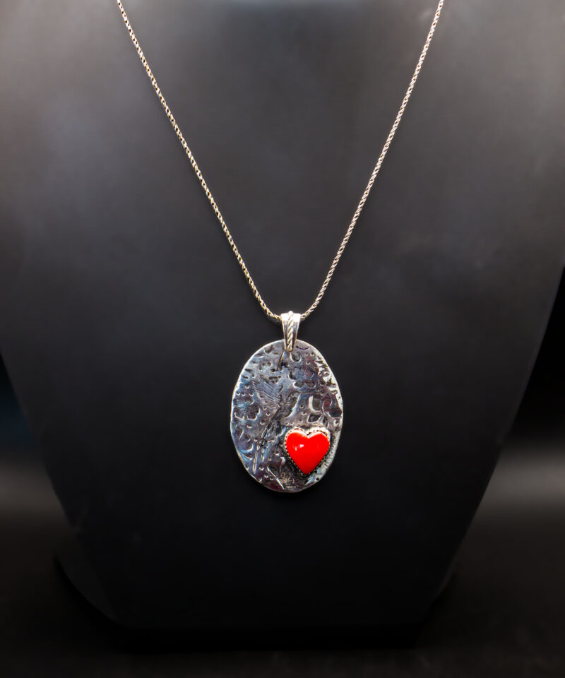J138 Oval Embossed Silver Hummingbird Pendant with Rosarita Heart - Image 4