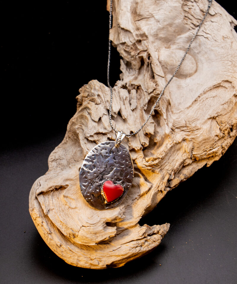 J138 Oval Embossed Silver Hummingbird Pendant with Rosarita Heart - Image 5