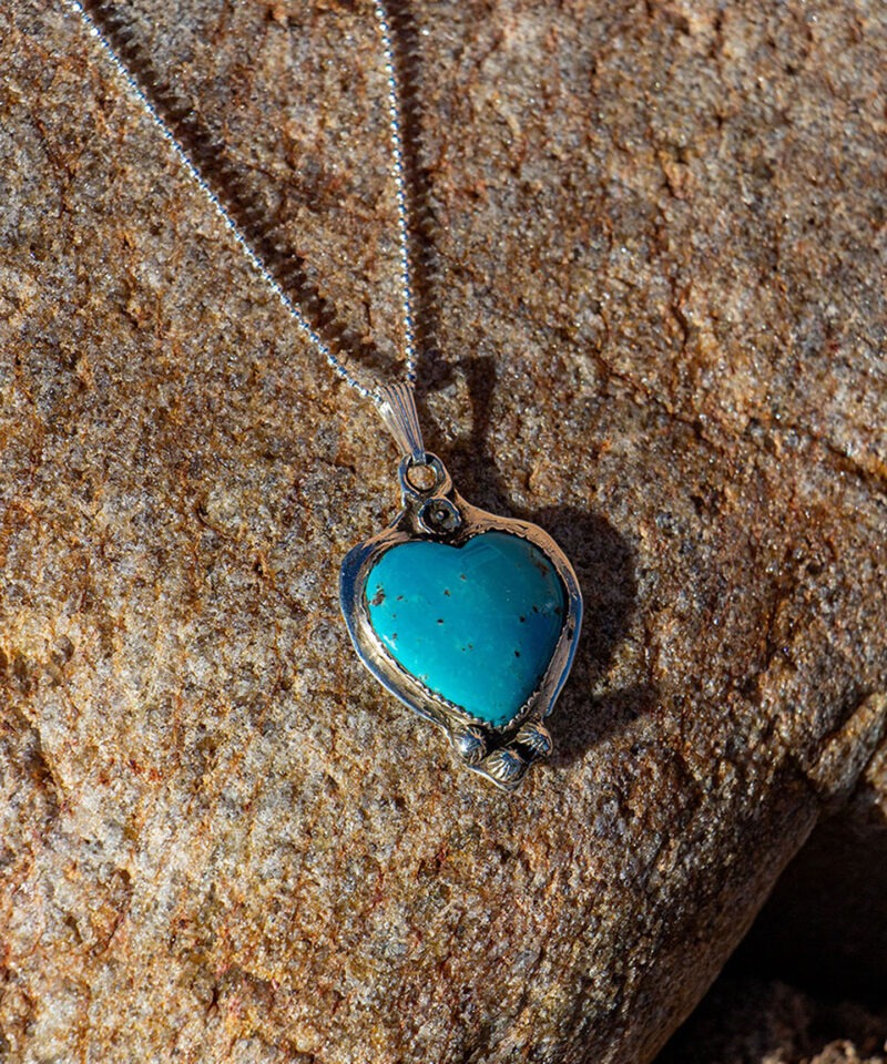 J157 Kingman Turquoise Heart with Flower & Beads